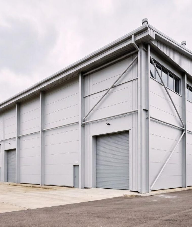 Professional industrial spray painting London – metal cladding on warehouse in grey-white finish